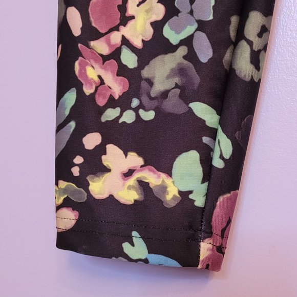 ๐ Marika High Waist Floral Printed Legging - Picture 5 of 8